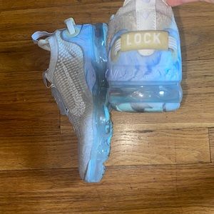 Women’s vapor max size 6.5